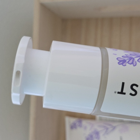 Honest Lavender Body Newborn Set NWOT - Picture 8 of 9